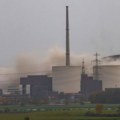 Nemačka srušila dve kule nuklearne elektrane u Bavarskoj, izvedene tri kontrolisane eksplozije (FOTO)
