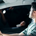 Vozača zaustavili zbog prekršaja u VOŽNJi Njegova reakcija je nasmejala mnoge - pogledajte šta je uradio