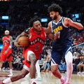 Ingram zakasnio, Denver bez Jokića preživeo u Torontu