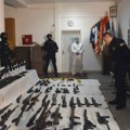 Policija pronašla pušku, pištolj i municiju: Krivična prijava za muškarca iz Aranđelovca