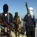 Somalijski pirati oteli brod sa oružjem, među posadom i dvojica Srba: U vazdušnom napadu ubijena četiri muškarca, ranjena…