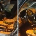 Ovakvu nezgodu niko ne bi poželeo! Snimak iz komšiluka zapalio mreže, svi čekaju izjavu vlasnika automobila