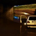 Apokaliptične scene u Kragujevcu: Voda nosila sve pred sobom/video/