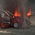 Stravično, izgoreo auto u Zemunu Dim kuljao na sve strane, plamen išao par metara u visinu