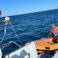 Drama kod Budve: Slovenačkog državljanina u gumenom čamcu bura odnela na otvoreno more, spasili ga pripadnici upsul-a (foto)