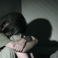 Devojčica danima silovana u skrivenom bunkeru Pedofil joj se predstavio kao policajac i oteo je, jedne noći je uradila ovo i…