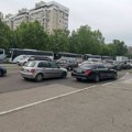 Gužva oko Palate Srbija, automobili „mile“, zbog Sija i više od 50 „autobusa podrške“