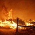 Zbog velikog požara u okolini Los Anđelesa evakuisano više od 1.200 ljudi