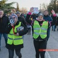 Jučerašnji protest u Sečnju okupio 100 meštana na blokadi mosta, studenti i učenici održali govore! Protest u Sečnju