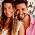 "Krenuo sam da joj skidam haljinu prve bračne noći, a onda nam: Je..." Naš pevač šokirao detaljima o prvoj bračnoj noći, a…