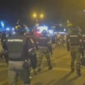(VIDEO) Policija tokom noći u Beogradu razbijala blokade, tukla i privodila građane i studente