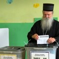 Lokalni izbori na KiM: Mitropolit raško-prizrenski Teodosije glasao u Gračanici