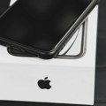 Znak jabuke kao statusni fetiš: Koliko dana u proseku mora da radi jedan Kragujevčanin da bi kupio najnoviji iPhone?