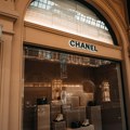 Modna istorija prodata za milione: Kultni Chanel komadi na Bonhams aukciji
