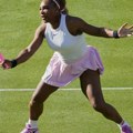Serena Vilijams se vratila na teren posle skoro četiri godine i pobedila u dublu
