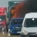 (Video) Buktinja na Zrenjaninskom putu: Izgoreo kamion kod Žablja, formiraju se kolone!