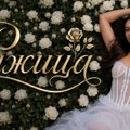 Anđela Tančić objavila svoju drugu pesmu "Ružica" koju je posvetila majci