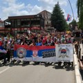 Kilometarska kolona građana u Kosovskoj Mitrovici: Srbi protestuju zbog hapšenja srpskog sportiste