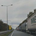 AMSS: Pojačan saobraćaj, duža zadržavanja kamiona na prelazima