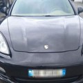 Policajci na granici oduzeli "porše panameru" koji je vozila žena: Evo zbog čega su tragali baš za ovim automobilom (foto)