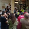 VIDEO: Protest ispred Medicinskog fakulteta u Nišu jer je dekan najavio postupke protiv studenata