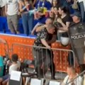 Tenzije u Morači! Policija izbacila navijača iz dvorane na meču Budućnost - Partizan