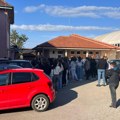Zaposleni u školi dvorište pretvorili u parking