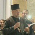 (VIDEO) Sveštenik na protestu u Užicu: Crkva treba da ima jasniji glas, Bog nije protiv zemaljske pravde
