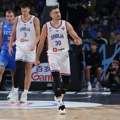 Srbija pobedila estoniju za četvrtinu: Orlovi imaju ogromnu prednost nakon 10 minuta igre! Pogledajte patike Stefana Jovića…