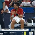 (VIDEO) Novak sarkastičan prema svom timu: „Bravo, momci, bravo!“
