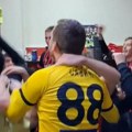 Izbacili Partizan, pa napravili lom u svlačionici! Pogledate ludo slavlje fudbalera Mačve posle senzacije u Kupu!