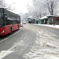 AMSS: Pojačan saobraćaj ka zimskim centrima, putevi uglavnom dobro prohodni