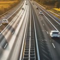 Lančani sudar na auto-putu kod Dobanovaca – povređene tri osobe, među kojima je i dete
