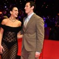 Svet bruji o belom kompletu Dua Lipe: Pevačica za venčanje ukrala stil žene sa najsavršenijom venčanicom