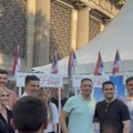 Milošević pita šta štand TON-a radi na mitingu SNS