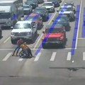 Spajdermen istrčao na prometnu raskrsnicu, pomogao čoveku i postao heroj: Nije šala, pogledajte snimak!