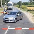 DVA MINUTA ZNAČE ŽIVOT Snimak sa pružnog prelaza u Beogradu ledi krv