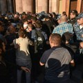 Demonstranti blokirali aveniju pored zgrade jermenske vlade u Jerevanu