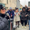 Stotine građana u Loznici na skupu ProGlasa po velikoj hladnoći
