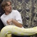 Modrić „umro od straha“ – uplašila ga je zmija (VIDEO)