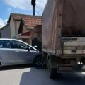 Sudar kamiona i automobila na uglu Ilije Strele i Mlinske ulice