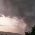 Superćelijska oluja sa tornadom hrli ka Srbiji! Lovac na oluje komentariše: "Nikada nećemo zaboraviti ovaj dan" (video)