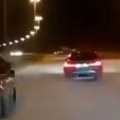 Bmw divljao, pa se zakucao u banderu: Isplivao snimak nesreće u Novom Sadu: Hitna pomoć odmah reagovala