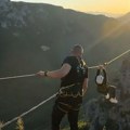 Pevačica se spuštala na Zip lajn a onda je počela prava drama: Zakočila je nasred provalije i počela da vrišti