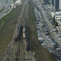 Železnička stanica Novi Beograd na mostu čiji se stubovi ojačavaju, saobraćaj i radovi mesecima paralelno teku (VIDEO)