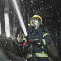 (Foto, video) Drama u Novom Sadu: Vatrogasci u borbi sa vatrenom stihijom, plamen gutao barake