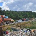 (Foto) Ovaj grad u Srbiji se guši u smeću, na snazi vanredna situacija. Meštani blokirali deponiju, pored se stvara nova…