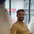 Naš glumac (52) se ženi studentkinjom (23) Otišao sa njom da biraju venčanicu, ona puca od uzbuđenja: Oko ove odluke se dugo…
