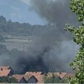 Požar u naselju kod Zaječara. Vatra zahvatila više automobila