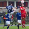 Ovoga nema ni u MMA! Nesuđeni reprezentativac Srbije kriminalnim udarcem nokautirao protivnika na fudbalskoj utakmici (video)